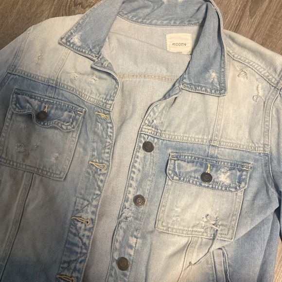 Light wash jean jacket - Picture 2 of 6